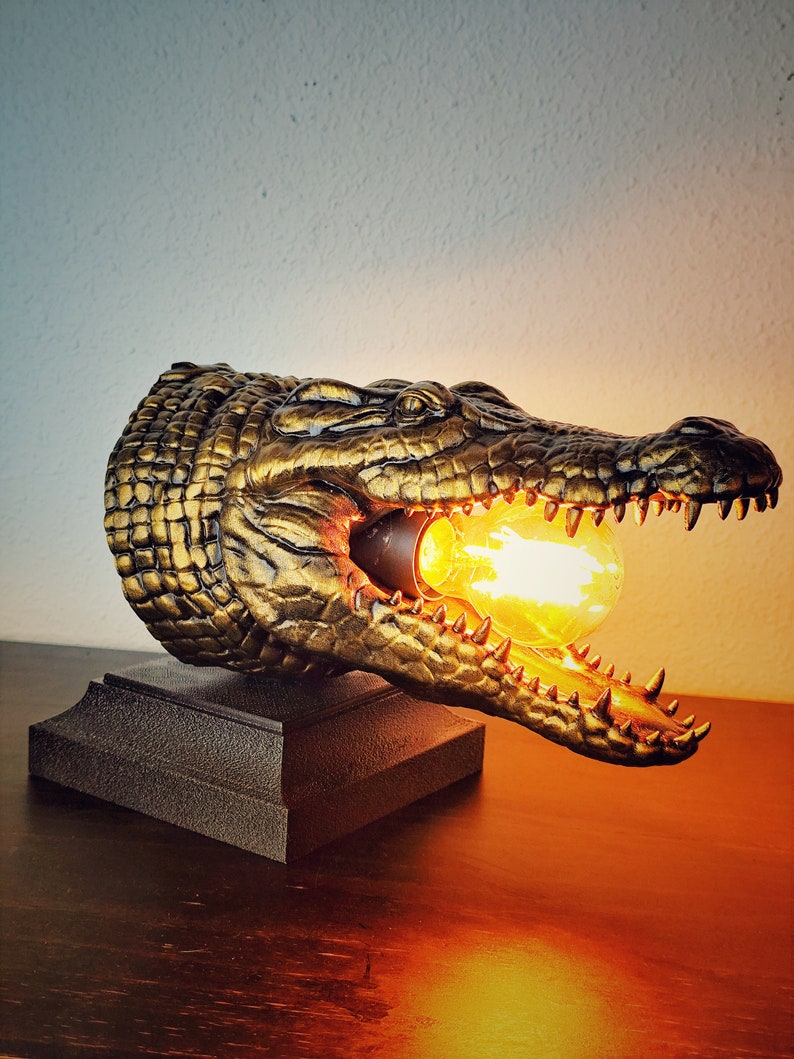 Crocodile Head Lamp - Unique Wildlife Decor