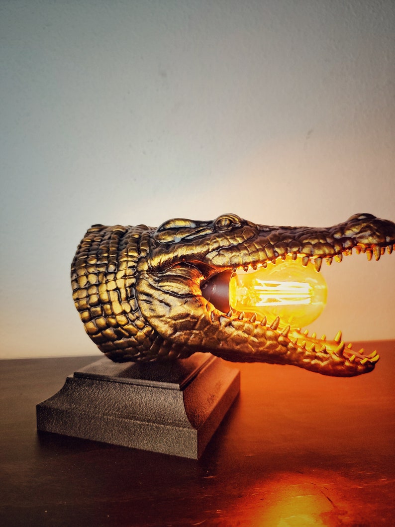 Crocodile Head Lamp - Unique Wildlife Decor