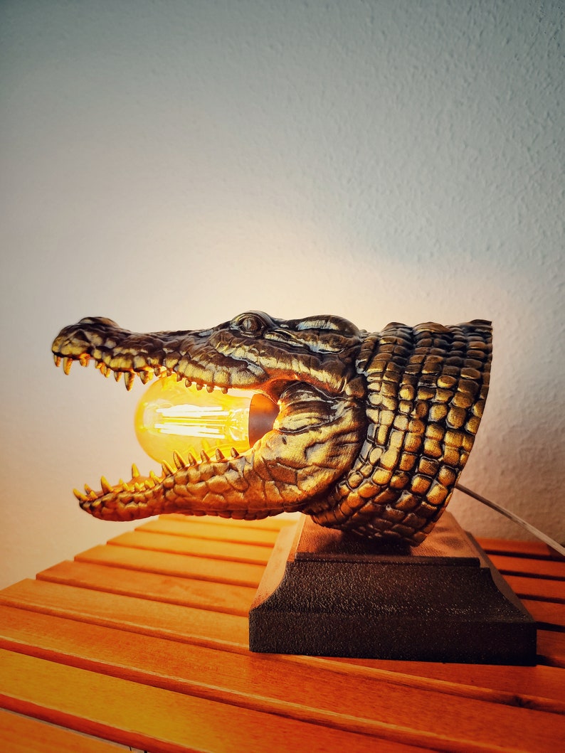 Crocodile Head Lamp - Unique Wildlife Decor