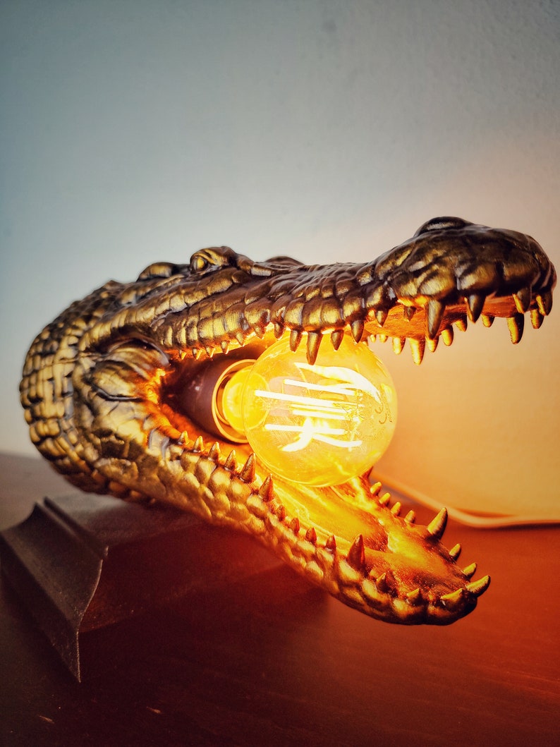 Crocodile Head Lamp - Unique Wildlife Decor