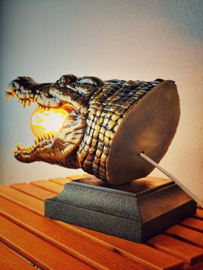 Crocodile Head Lamp - Unique Wildlife Decor