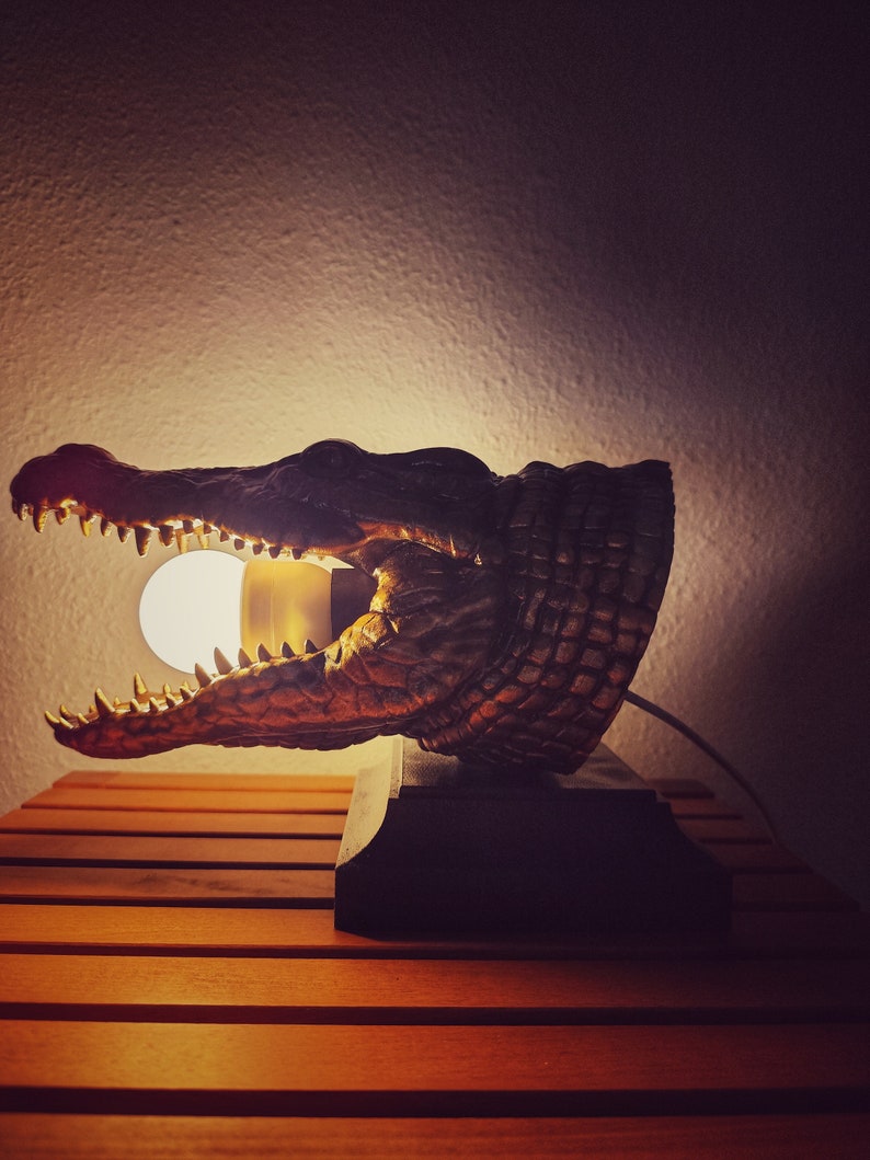 Crocodile Head Lamp - Unique Wildlife Decor