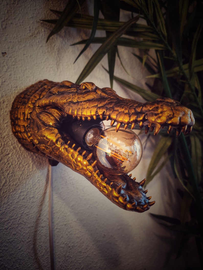 Crocodile Head Lamp - Unique Wildlife Decor