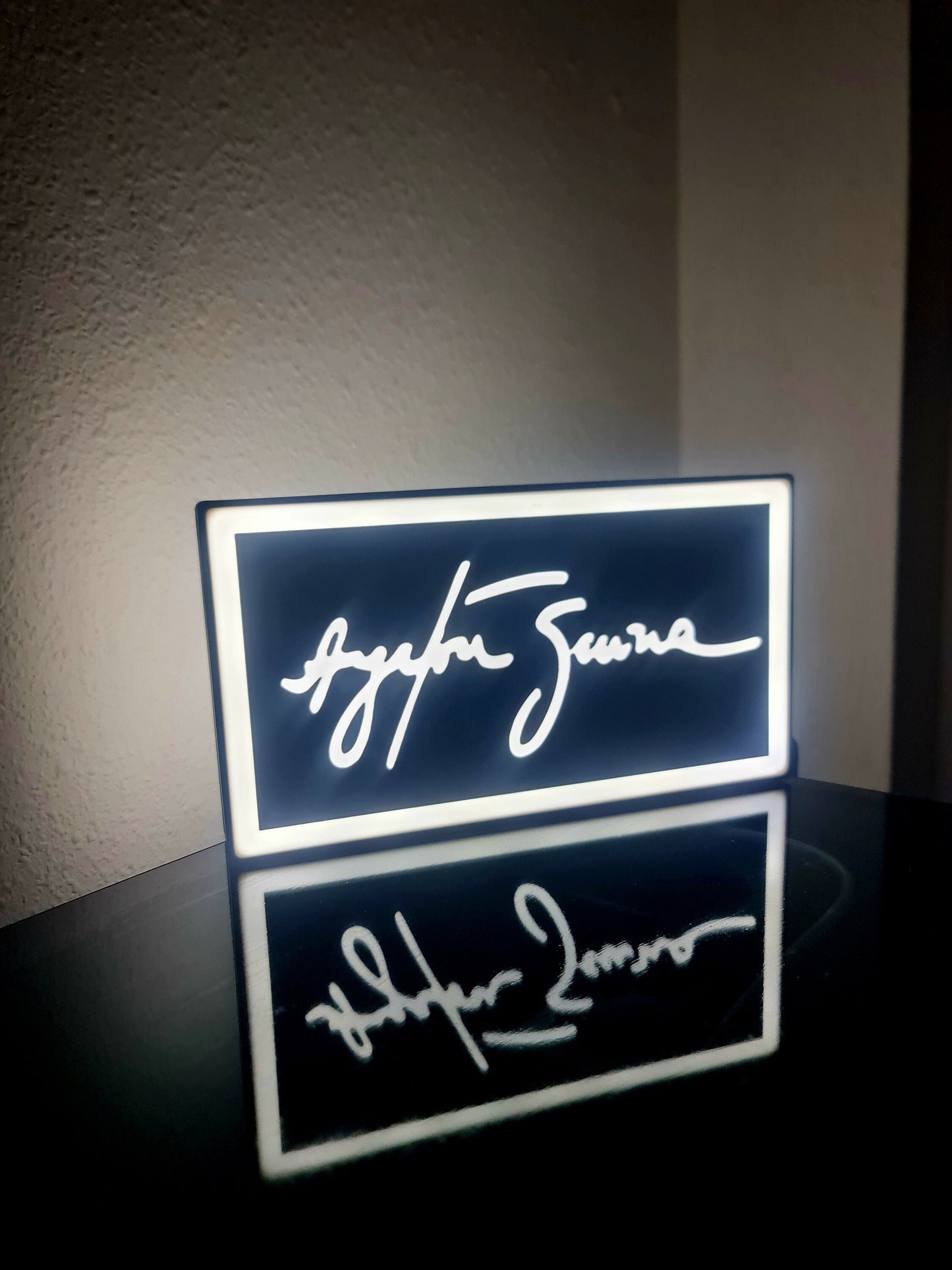 Ayrton Senna LED Lamp: Illuminate with Racing Legend's Legacy