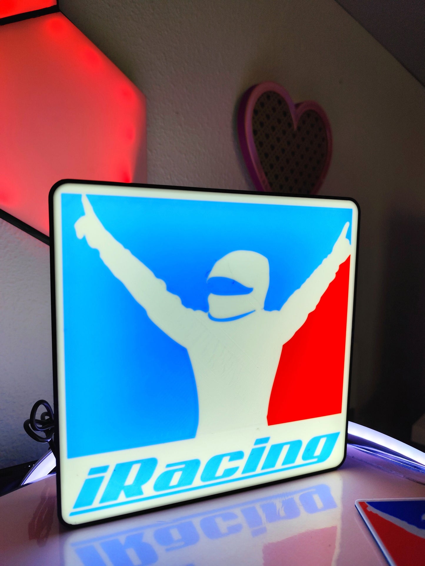 Luz LED con el logotipo de iRacing