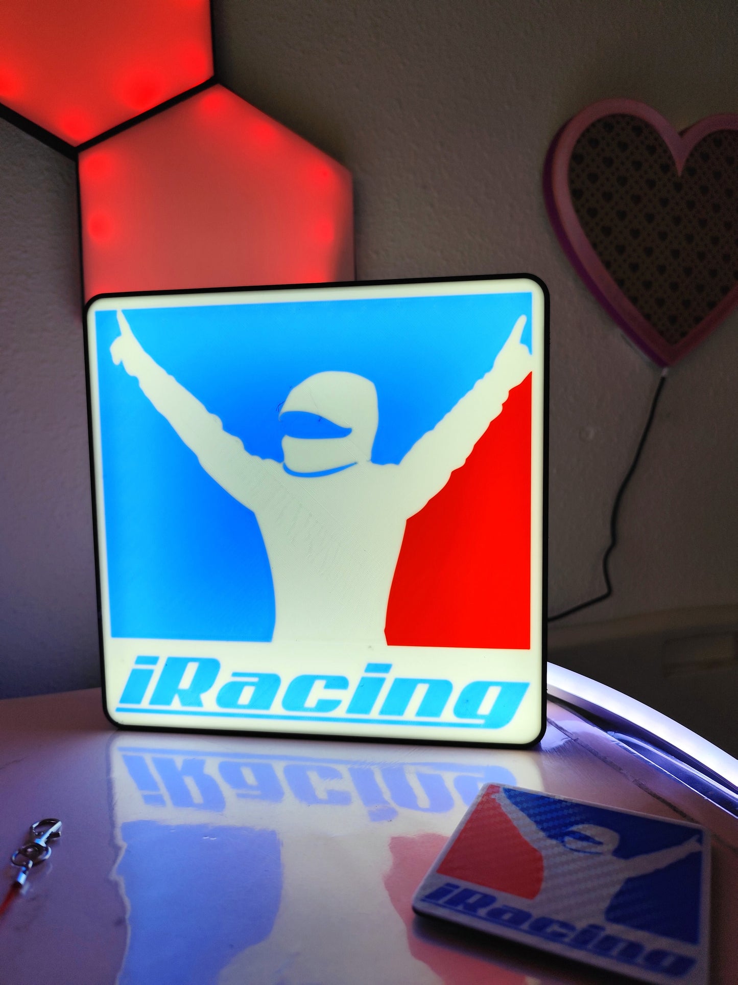 Luz LED con el logotipo de iRacing