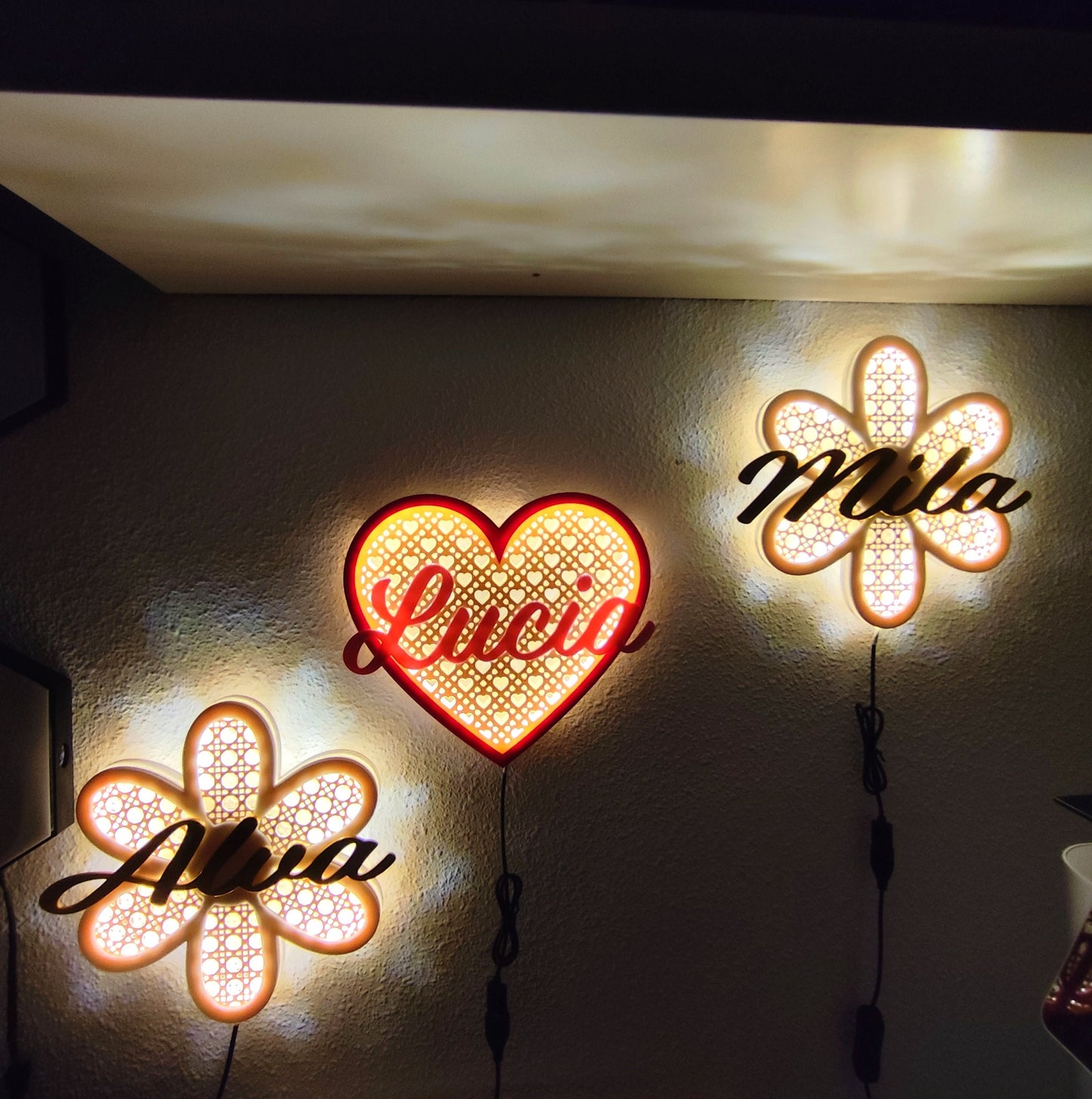 Handcrafted Rattan-Style Daisy Flower Wall Light with Personalized Name