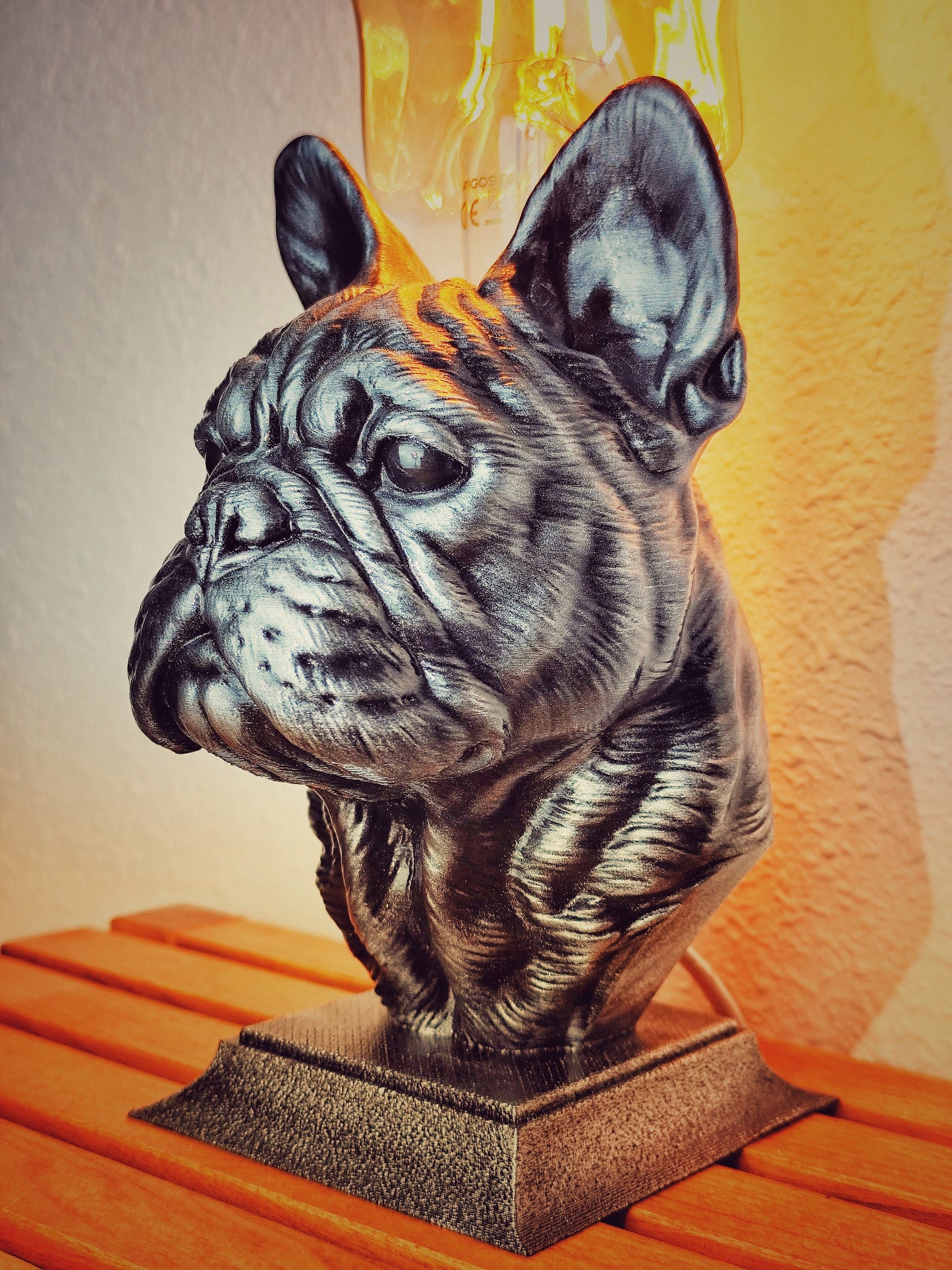 Handgefertigter Übertopf mit Büste einer französischen Bulldogge | Blumentopf mit antiker Gold- oder Silberpatina