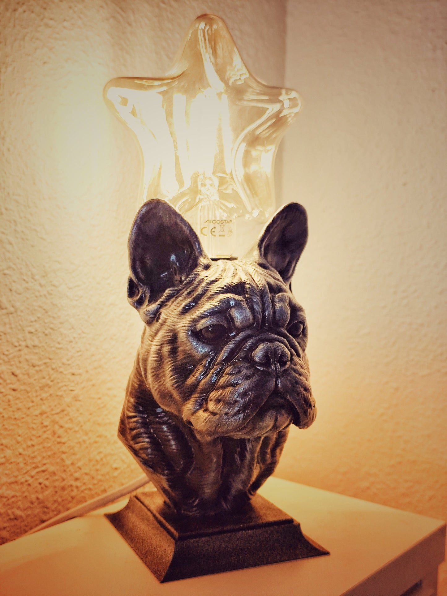 Handgefertigter Übertopf mit Büste einer französischen Bulldogge | Blumentopf mit antiker Gold- oder Silberpatina