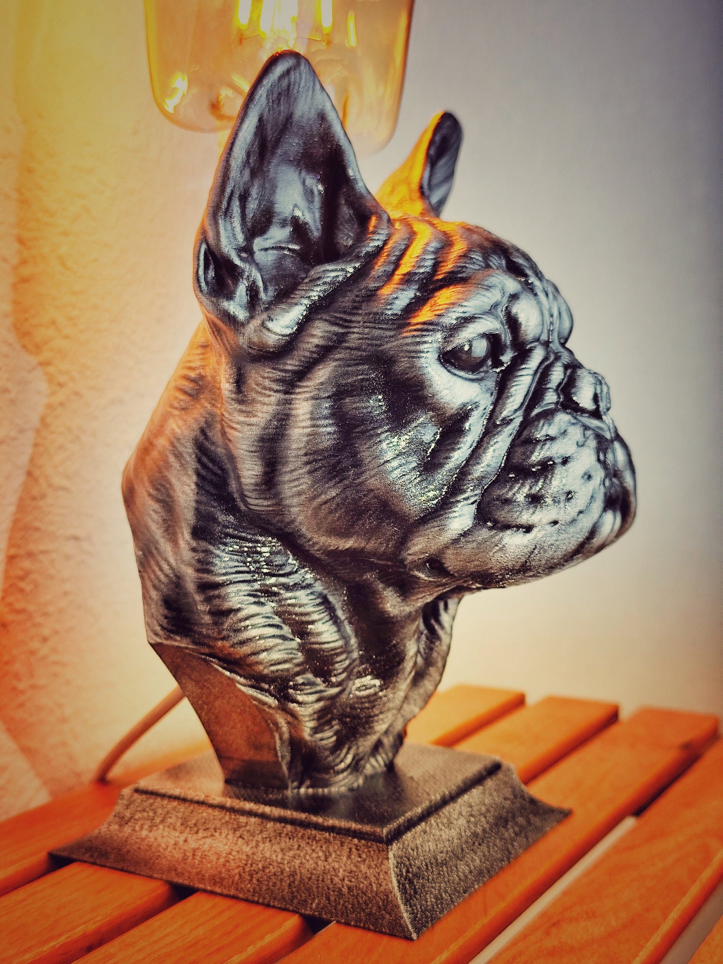 Handgefertigter Übertopf mit Büste einer französischen Bulldogge | Blumentopf mit antiker Gold- oder Silberpatina